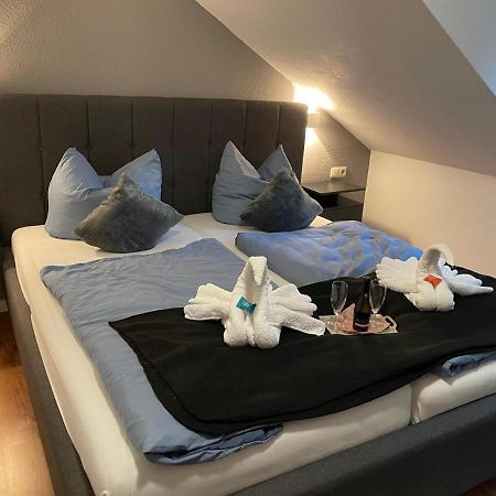 Hotel Und Restaurant Zum Bunten Hirsch 米罗 外观 照片