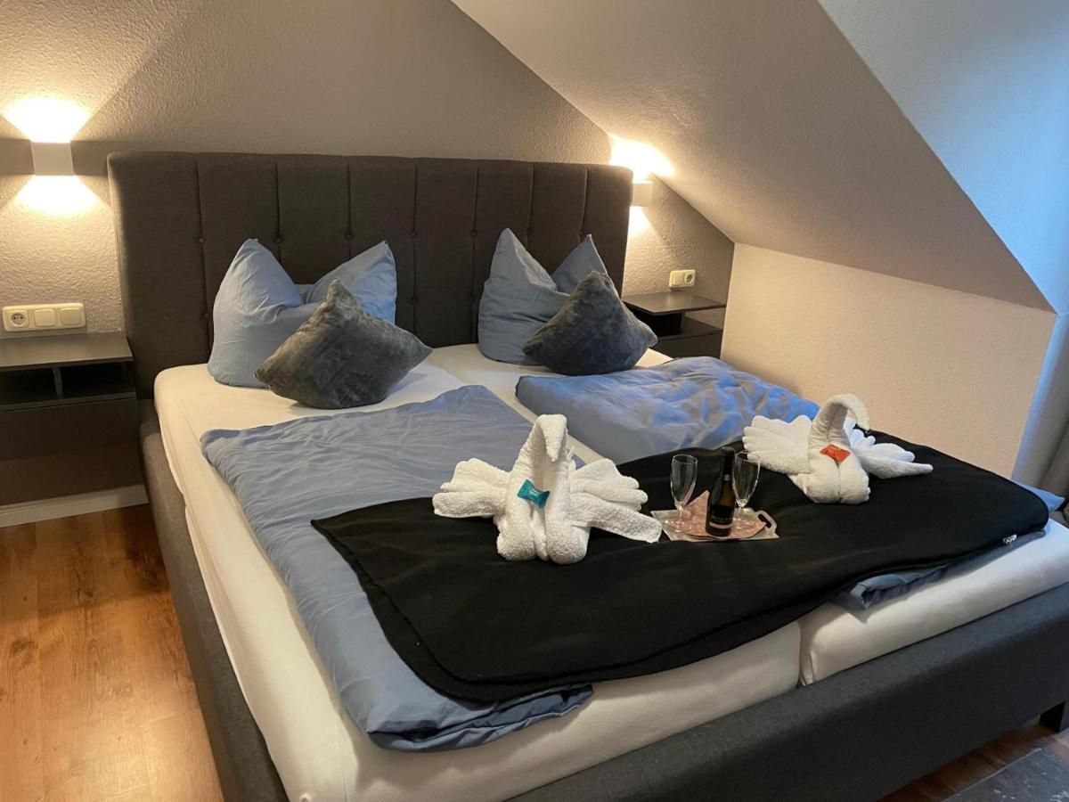 Hotel Und Restaurant Zum Bunten Hirsch 米罗 外观 照片